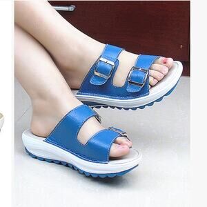 - NEW LEATHER FOOTBED ADJUSTABLE COMFORT WEDGE SANDALS 8